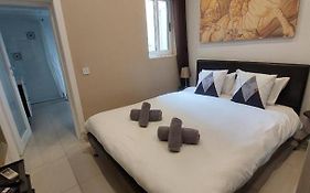 Central & Cozy - 1 Bedroom Apartment