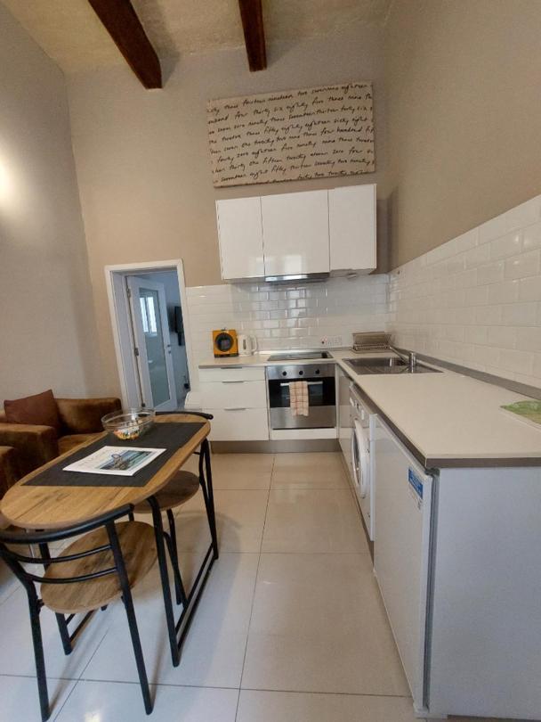 Central & Cozy - 1 Bedroom Apartment La La Valletta Esterno foto